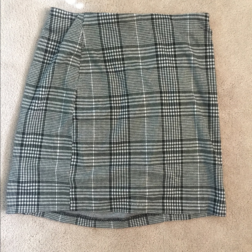 Skirt Black and White Scalp